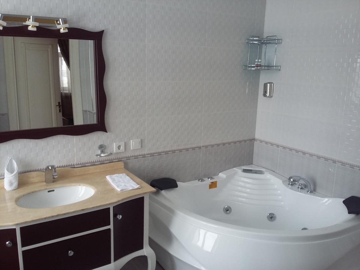 Hotel Afrosiyob Qarshi Exteriör bild