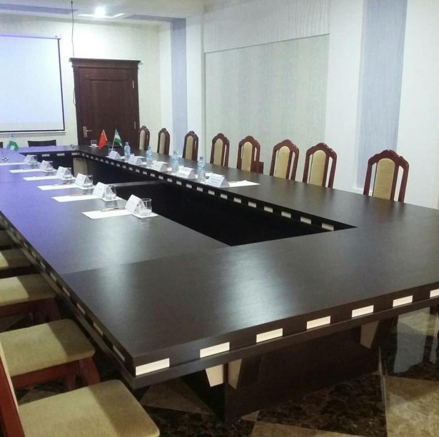 Hotel Afrosiyob Qarshi Exteriör bild